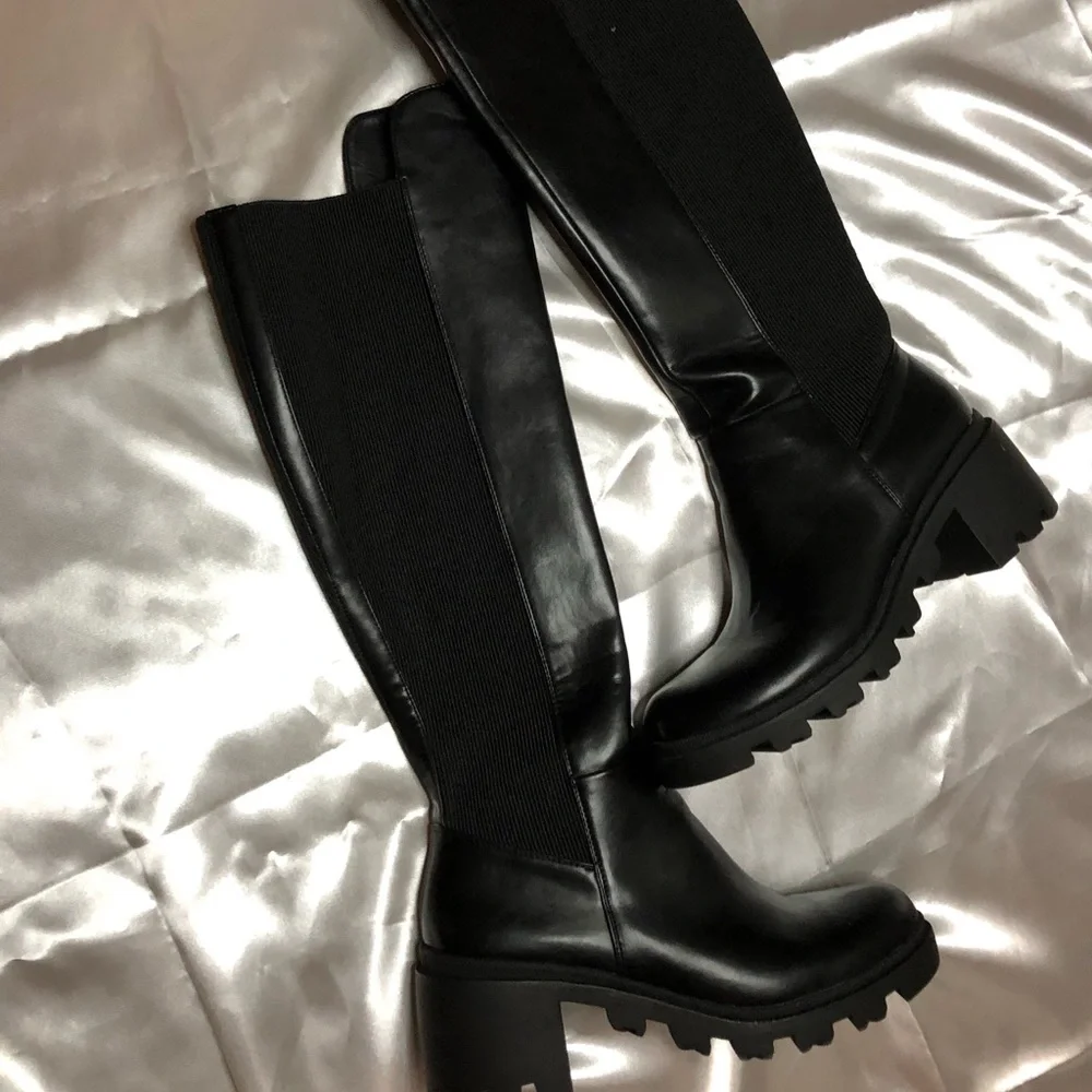 Boots - Picture 4 of 4